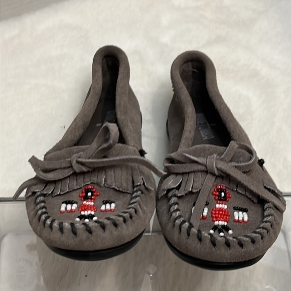 MINNETONKA Suede Moccasins, gray size 6 - Picture 7 of 13